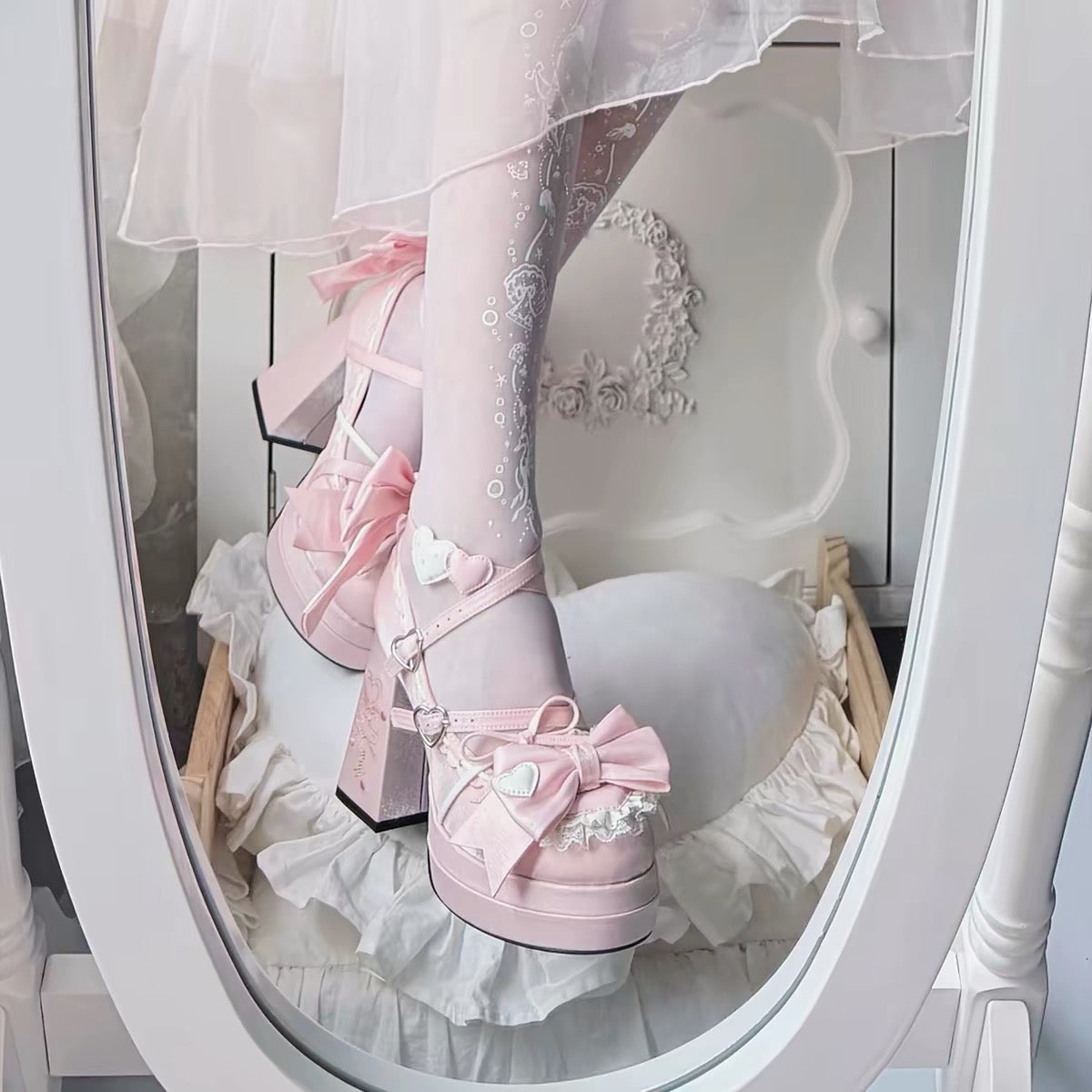 Pink bow platform heels mirror view