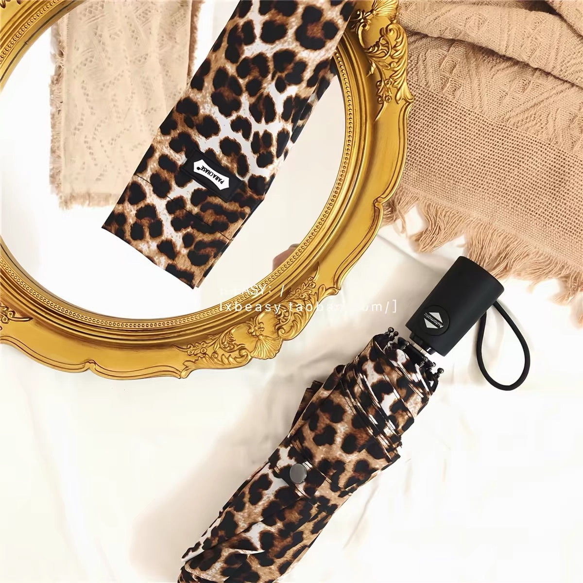 Brown leopard print folded umbrella