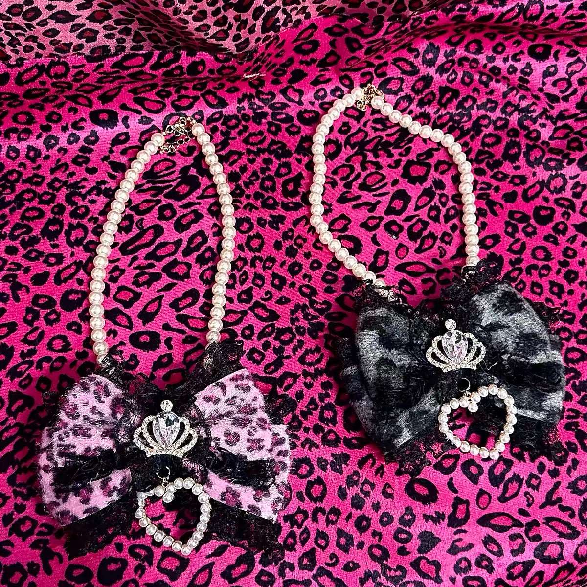 Pink leopard and gray-black leopard bow pearl necklaces
