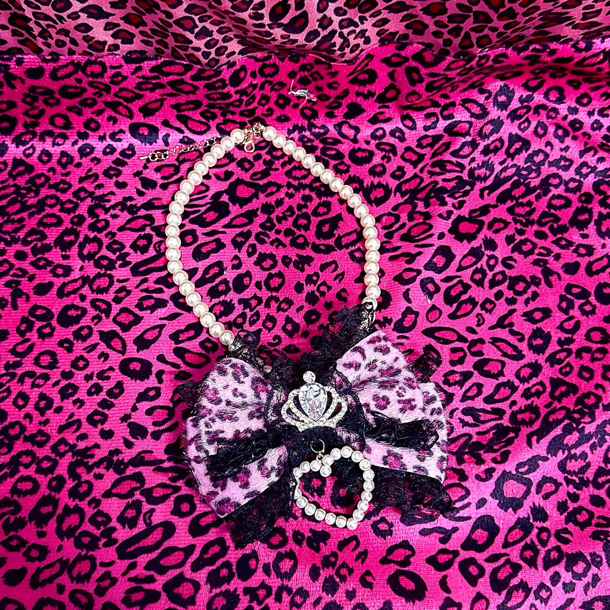 Pink leopard bow pearl necklace with lace, crown ornament and heart pendant